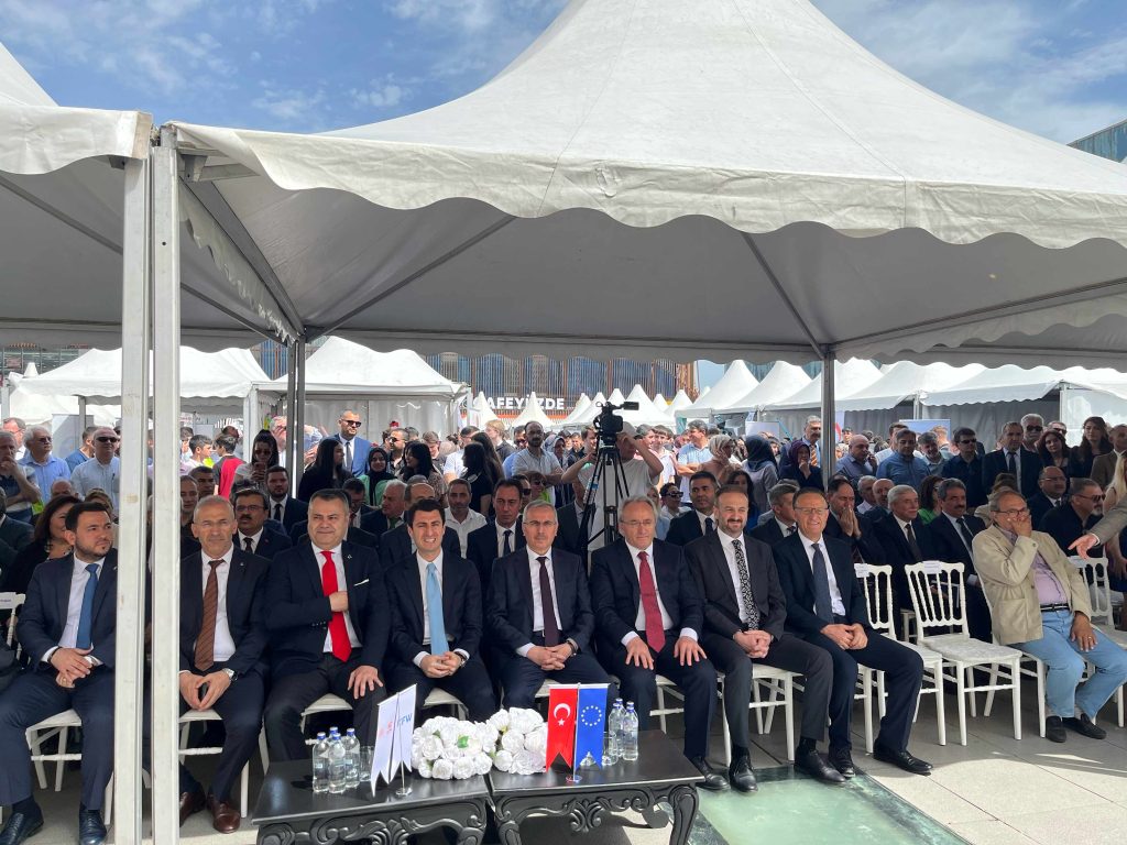 KARİYER VE MESLEKİ EĞİTİM GÜNLERİ, MİLLÎ EĞİTİM BAKAN YARDIMCISI MUHAMMET BİLAL MACİT’İN KATILIMIYLA BURSA’DA GERÇEKLEŞTİRİLİYOR